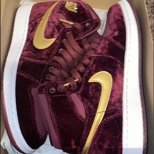 JORDAN RETRO 1s